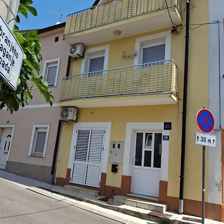 Apartmani Toni Crikvenica Exteriör bild